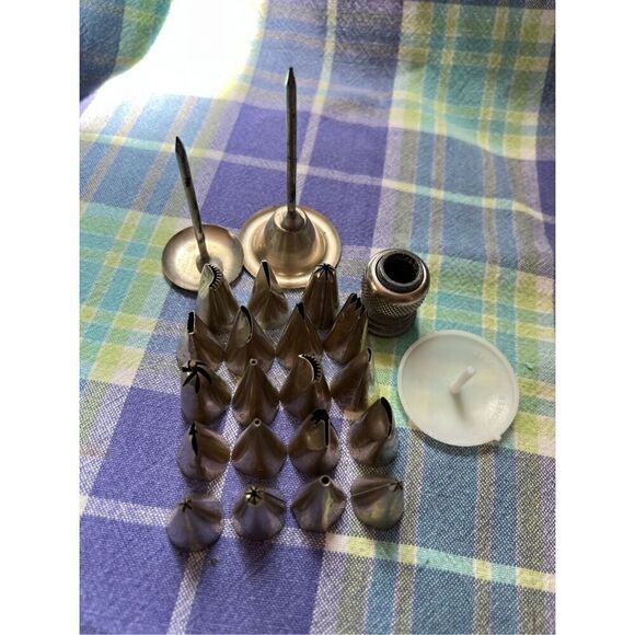Vintage Cake Piping Tips - Picture 2 of 6
